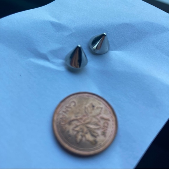 Spike stud earrings - Picture 3 of 3